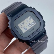 Montres Company香港註冊公司(31年老店) 卡西歐 CASIO G-Shock GM5600 GM5600MF GM-5600 GM-5600MF GM-5600MF-2 方形 金屬錶殼 透明錶帶 霧灰藍色 有現貨