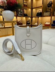 門市現貨Hermes mini evelyne craie 奶昔白 金扣 K stamp
