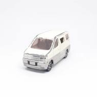 Nissan Elgrand Tomica Diecast Move Parts Scale 64