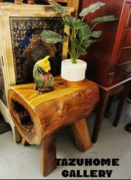 小店推介:原生態非常自然的一張充滿香樟木清香味的一張原始榫柳工藝凳.線條自然優美,木紋清晰自然.木的表面立體感強,深淺有層次.
非常重身,有質感的一張原生態木凳,做茶几或換鞋凳,花架都可以.
40L 