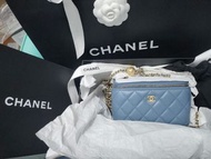 Chanel 霧霾藍金球化妝包