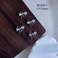 Set of 2 nail charms with bow nails A15