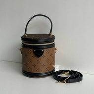 99新🆕 芯片款✨ Louis Vuitton LV 路易威登 Cannes 圓筒包