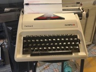 Olympia Carina 2 打字機