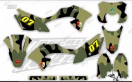 decal keren stiker full body klx 150 bf variasi striping motif loreng hijau army simple keren D-A3-0