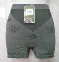 台灣製※PEILOU※百合黑絲絨100%竹炭纖維。中腰平口內褲※彈性極佳。