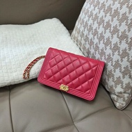 Chanel 紅羊皮霧金釦下蓋6卡 Boy WOC