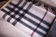 Burberry 格紋羊絨圍巾