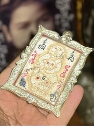 阿贊Maravej
男賓靈