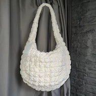 現貨 全新正版 Cos Quilted Oversized Shoulder Bag 奶白色 Cream Off-White 雲朵包 夾棉雲袋 泡芙袋 雲朵袋