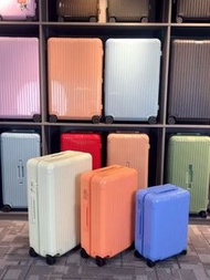rimowa essential cabin size 21"