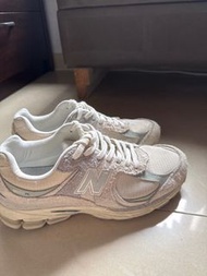 New balance 2002r