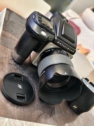 （當年全套原價＄２９５,０００萬極品中幅機皇）９８％極新哈蘇Hasselblad H5D-50c（罕售CMOS高ISO版）連HC 80mm F2.8標準鏡，原廠電X２塊配件全齊，可升級至H5D-200