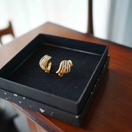 日本雜貨-簍空螺旋紋白金珐瑯古董夾式耳環
