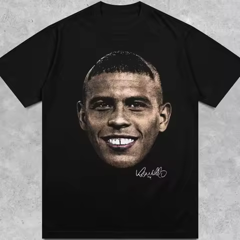 R9 Head Cutout Graphic T-shirt Ronaldo Nazario Iconic Brazilian Retro Football Tee Football Gift Ide