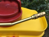 ถังพ่นยามือโยกสูบนอก ตราค้างคาว 20L มาเลเซีย ( รุ่นกระบอกทองเหลือง)