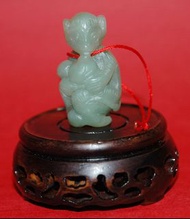 西遊記 悟空！！懷舊和田 青碧玉石，刻有 齊天大聖 猴子 提壽桃，只此一件！賣俾有緣人！