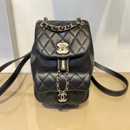 Chanel黑牛皮duma mini 淡金釦後背包