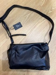 日本Discord Yohji Yamamoto水洗牛皮斜孭包，容量大，專櫃正貨，男女均可，S-size-27x6cm$3800, M-size38x28x9$4800
