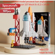 Educational toy spaceship model play in how to arrange 107 blocks 8 x 6.2 x 14 cm as shown in the pi