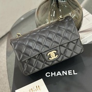 CHANEL Mini Classic Flap Bag 20CM 經典單肩包 - 黑金