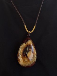 天然琥珀蜜蠟 根珀溶洞水滴吊墜（63.5x43x28.8mm）