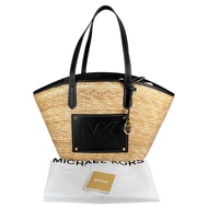 Michael Kors 35T2G7KT71 Kimber 大容量手提包

Michael Kors 象牙白 x 黑色