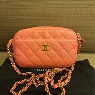 CHANEL 蜜桃粉相機包 25開