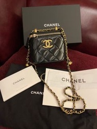 Chanel 雙金球 mini vanity in black