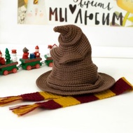 The little sorting hat and scarf of the Harry Potter Wizard's Gryffindor Faculty