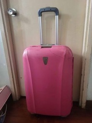 Second hand Pierre cardin 24 inches luggsge for 20kg including keys 24吋行李箱有鎖匙