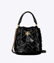 รับประกันแท้💯 จีบ ถือใด้ สะพายข้างใด้ Fleming Soft Patent Shearing Bucket Bag 142591