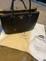 Prada Saffiano (L)