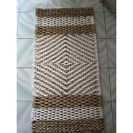 Seagrass carpet measuring 120 x 60 cm