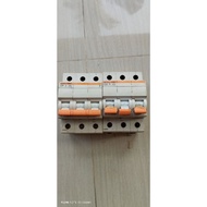 MCB 3PHASE MERLIN GERIN DOMAE SECOND/ USED