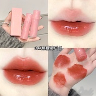 Gege bear lip glaze ringan dengan kilauan cermin, memberikan bibir yang kelihatan penuh seperti cerm