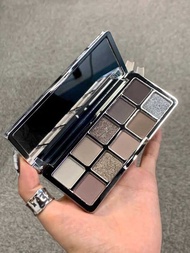 Sister Help Me See This Is Absolutely Mature Melades Dia Fantasy Ten-Color Eyeshadow Palette Black S