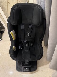 ［荷蘭🇳🇱NUNA REBL PLUS ］ 0-4歲，360度旋轉 ，ISOFIX 兒童安全汽座 ，旋轉汽座  。 全新官網售14875元，二手狀況良好僅售4500。內湖區或民生社區面交。