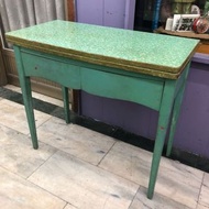 60年代-綠色老木桌