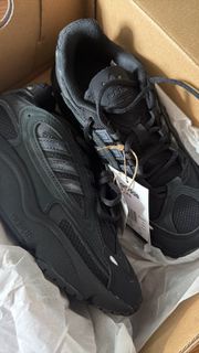 Adidas Ozmillen 全黑運動鞋
