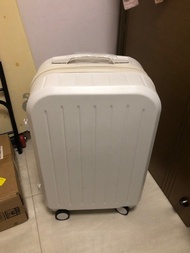 白色行李箱，22吋 細行李箱，hand carry 手提行李箱 高鐵行李箱，carbine luggage