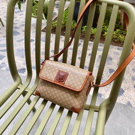 經典 CELINE Signature Macadam Triomphe 米棕色 PVC 皮革肩背包