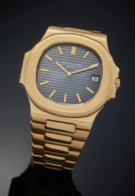 Patek Philippe Reference 3700/1 Nautilus 'Jumbo' | A yellow gold automatic wristwatch with date and 