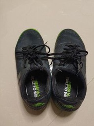 Adidas兒童足球鞋