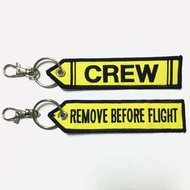 Remove before flight 飛行前移除 黃色 crew tag 組員吊牌 吊飾 掛飾 鑰匙圈 行李牌