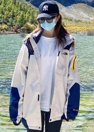 北面印花小標拼色立體剪裁衝鋒衣