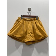 2hand shorts.