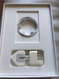 iPad  charger and cable 充電器 充電線