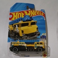 Kereta Mainan Hot Wheels 5 Alarm (Kad Kemek)