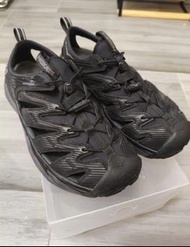 Hoka涼鞋